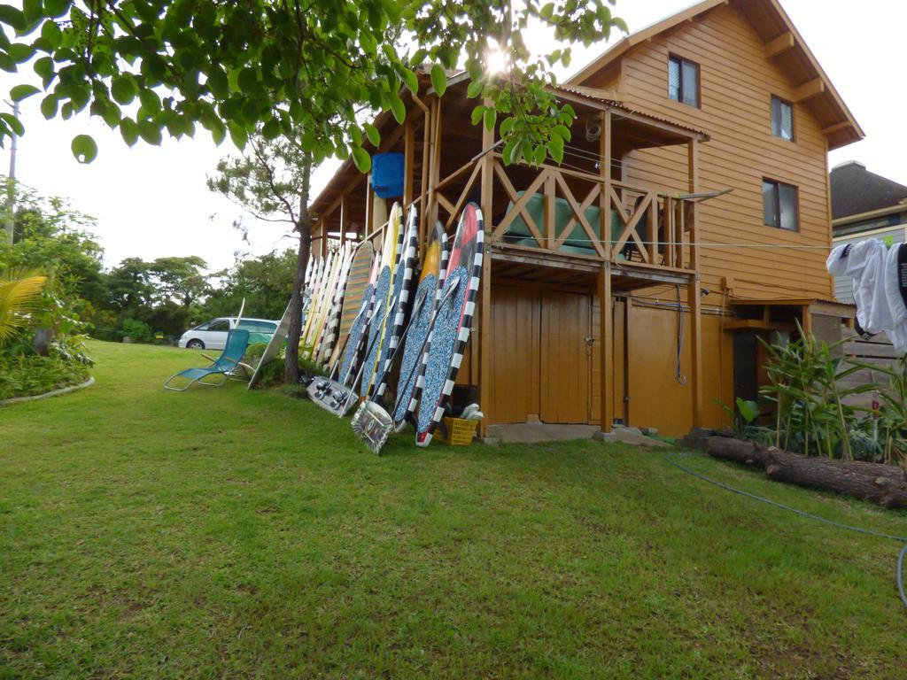 Hotel Tropical Surf House Okinawa à Onna Extérieur photo