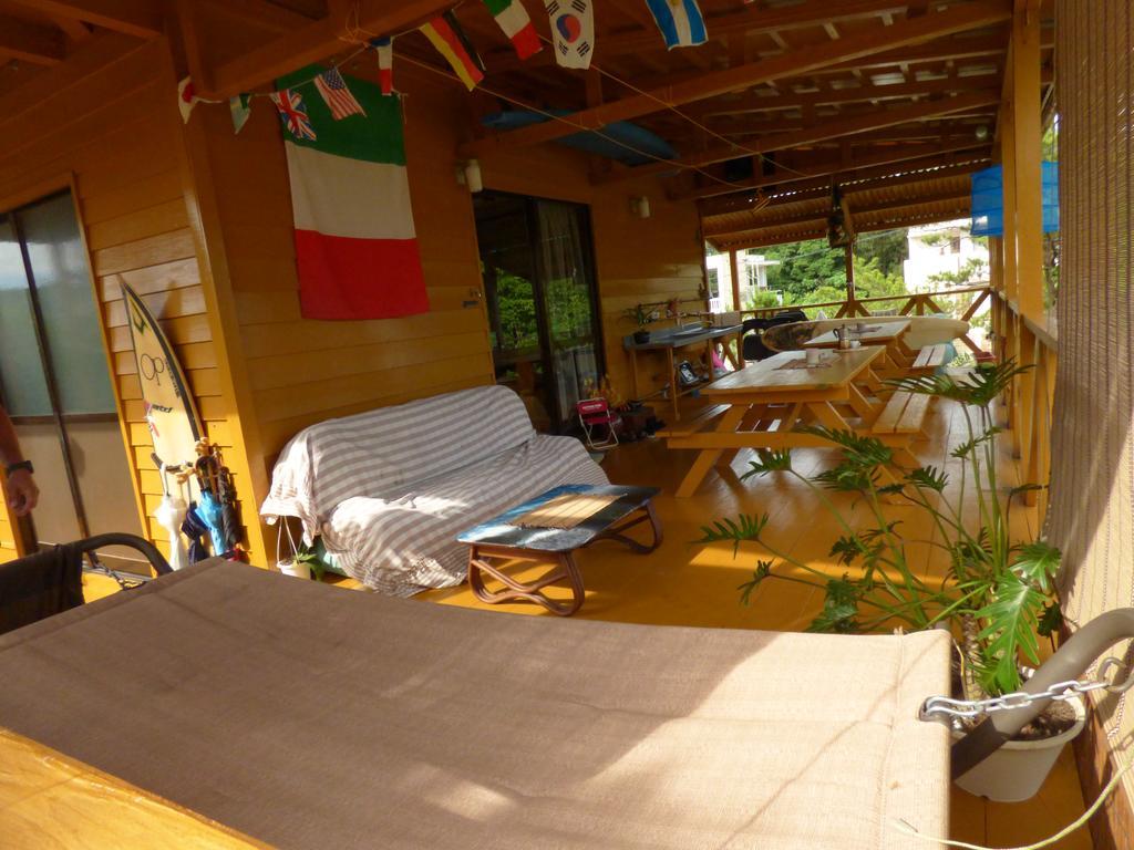 Hotel Tropical Surf House Okinawa à Onna Extérieur photo
