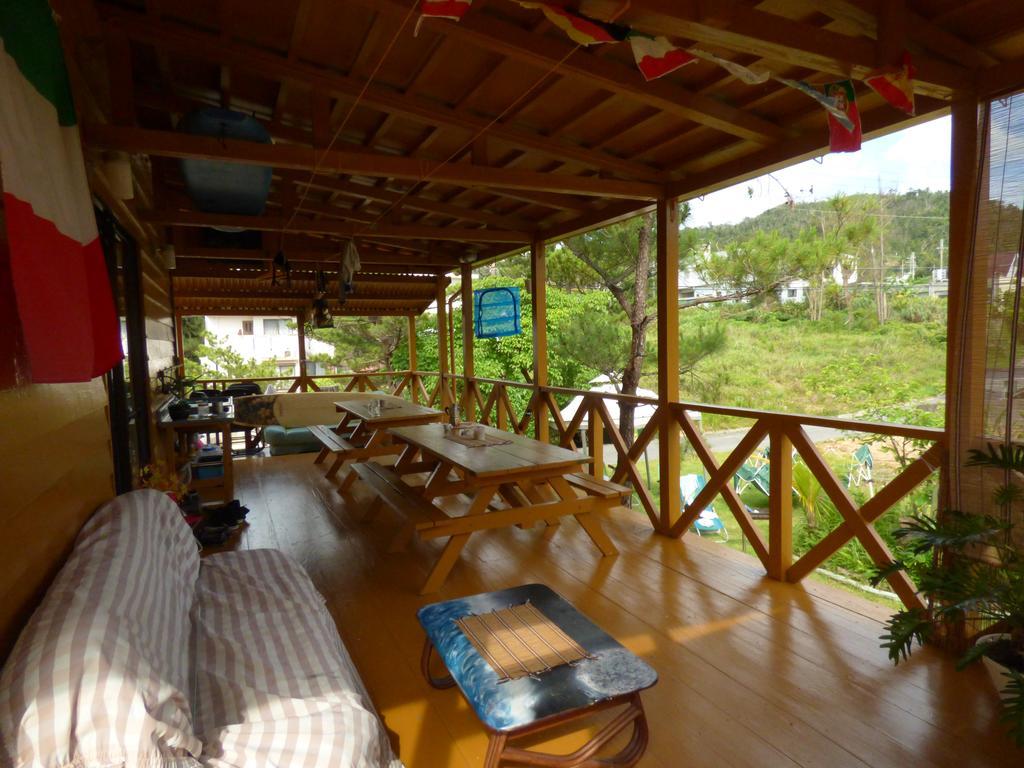 Hotel Tropical Surf House Okinawa à Onna Extérieur photo